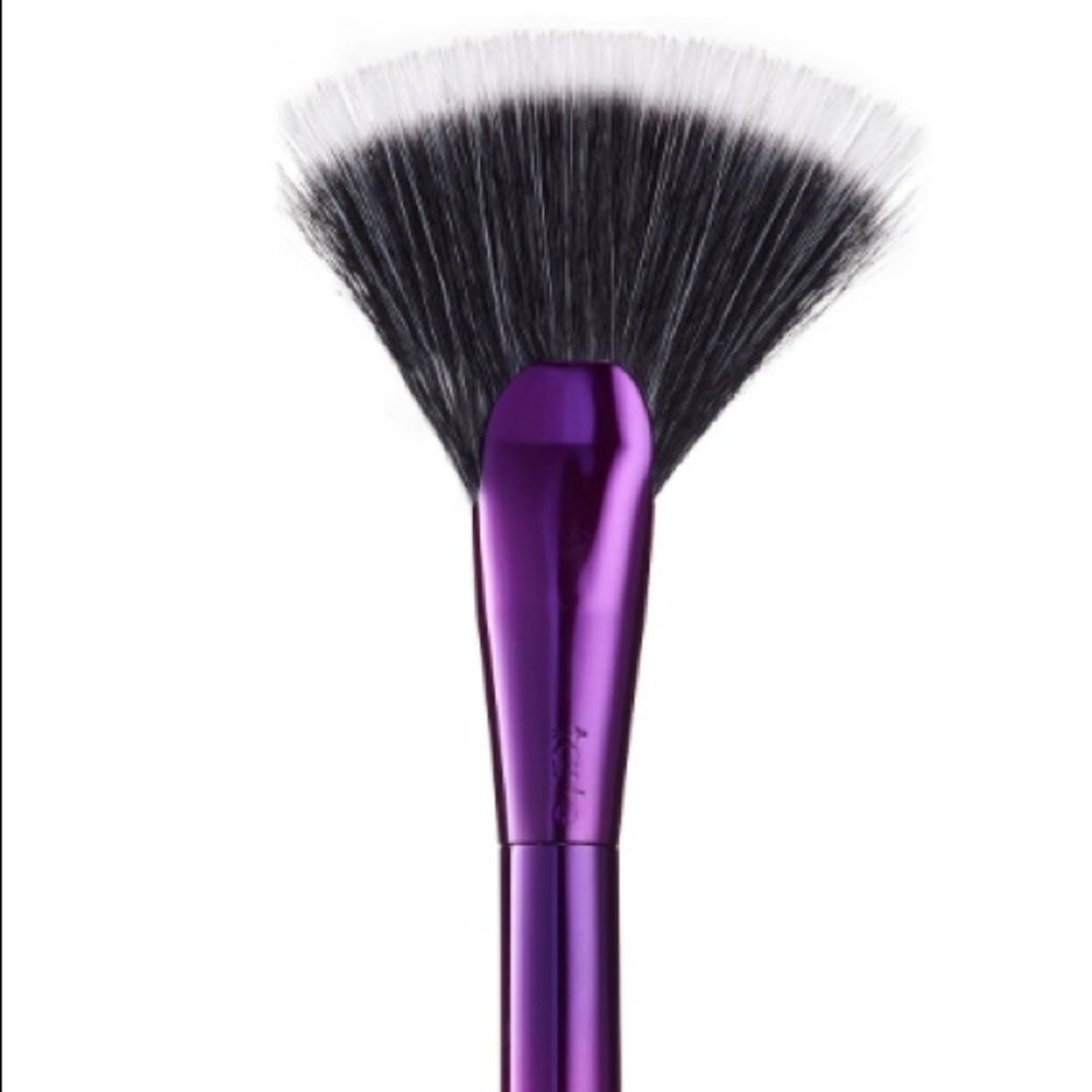 Tarte Rainforest of the Sea Highlighting Fan Brush - Picture 2 of 2